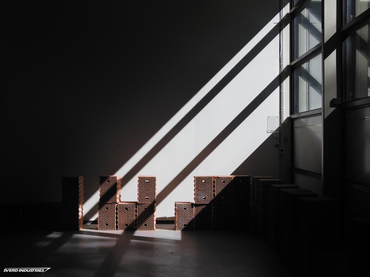 Chiaroscuro Geometry: An Interior Study